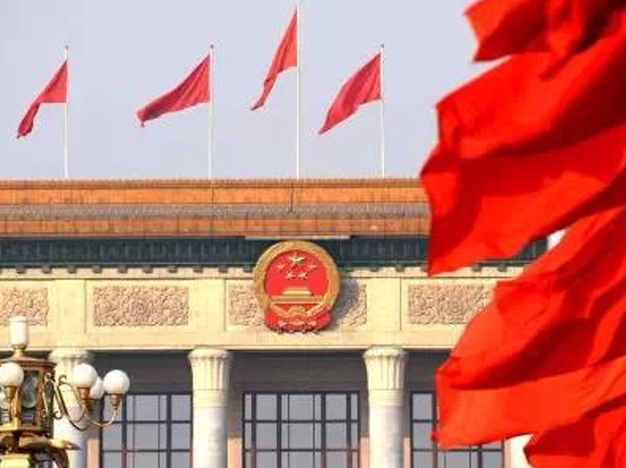 十四届全国人大四次会议在京开幕 习近平等在主席台就座